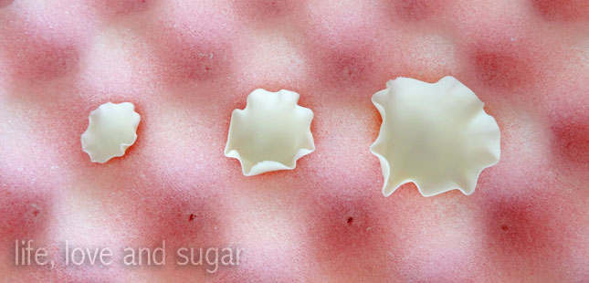 image of 3 ruffled fondant circles