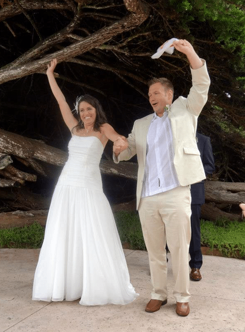 Jeff Waving a White Flag After He and Janelle Were Pronounced Husband and Wife