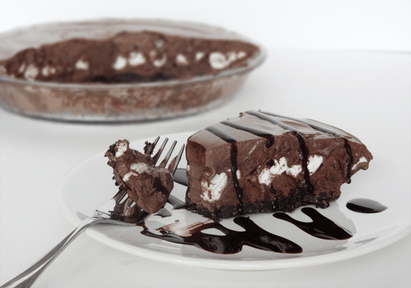 This Delicious No Bake Pie Is Loaded With Baileys & Hot Chocolate