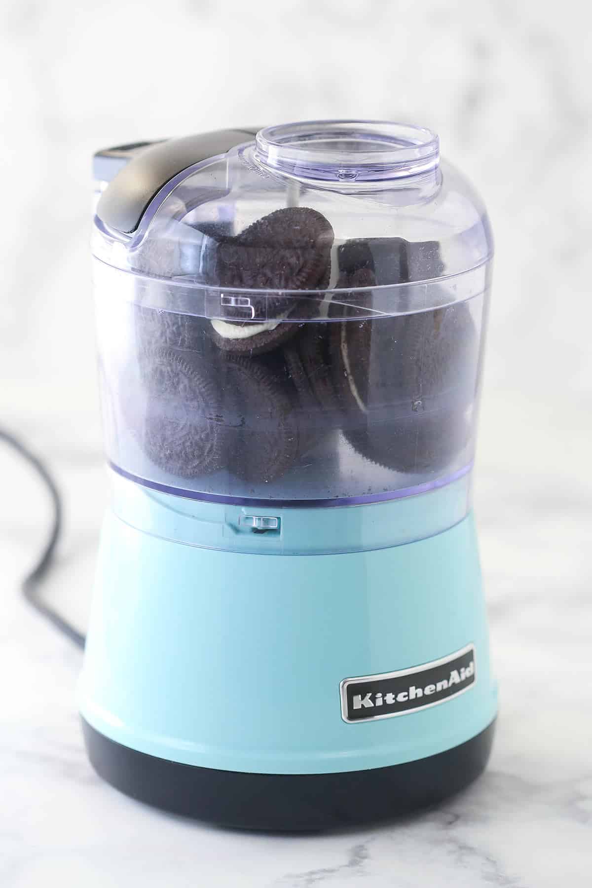 Food processor with Oreo cookies