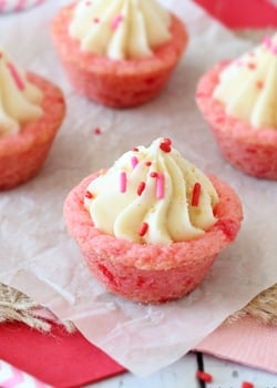 Mini Strawberry Cheesecake Cookie Cups