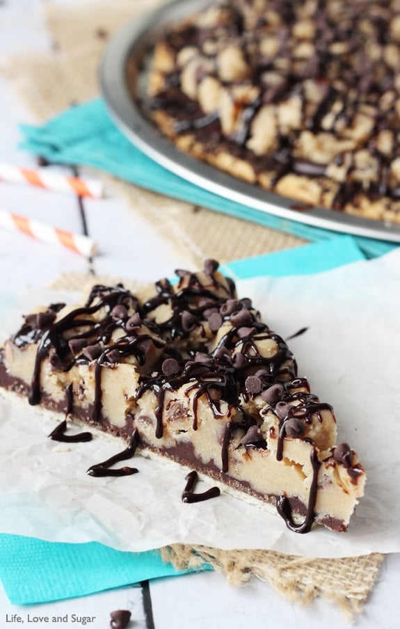 Chocolate Chip Cookie Dough Pizza - pie crust, oreo crumbs, chocolate ganache and eggless cookie dough!