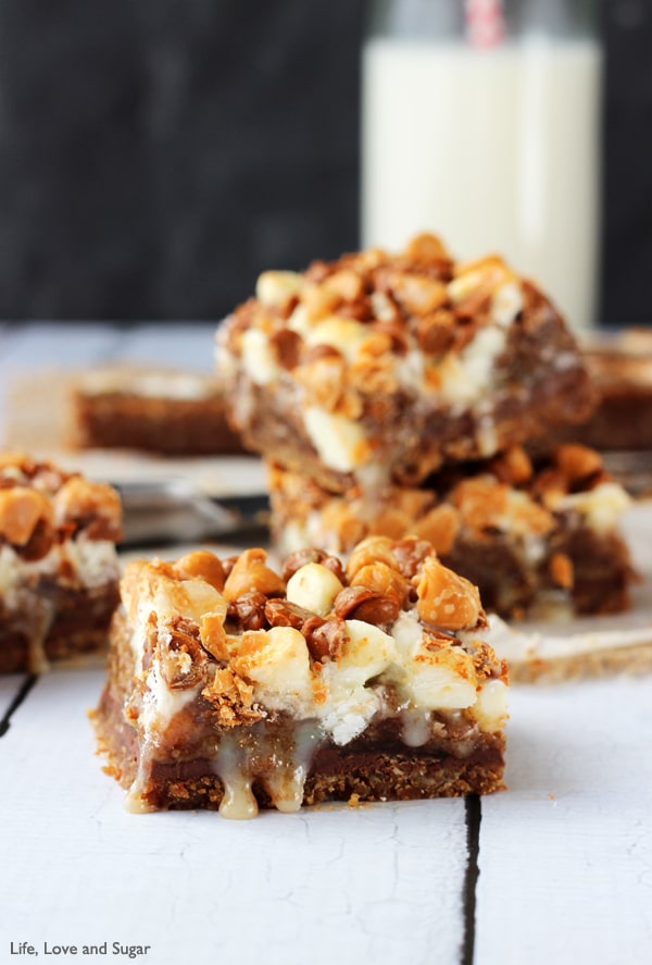 Oatmeal Cream Pie Gooey Bars