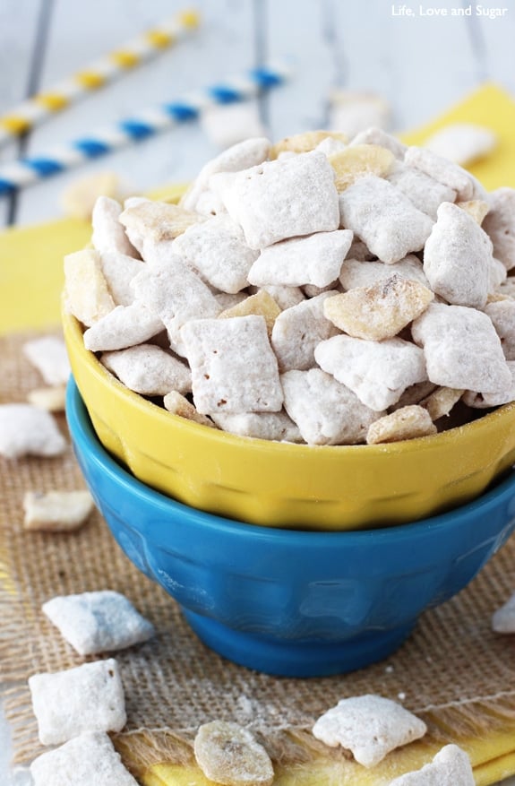 Image of Banana Pudding Puppy Chow in a Blue & Yellow Bowl