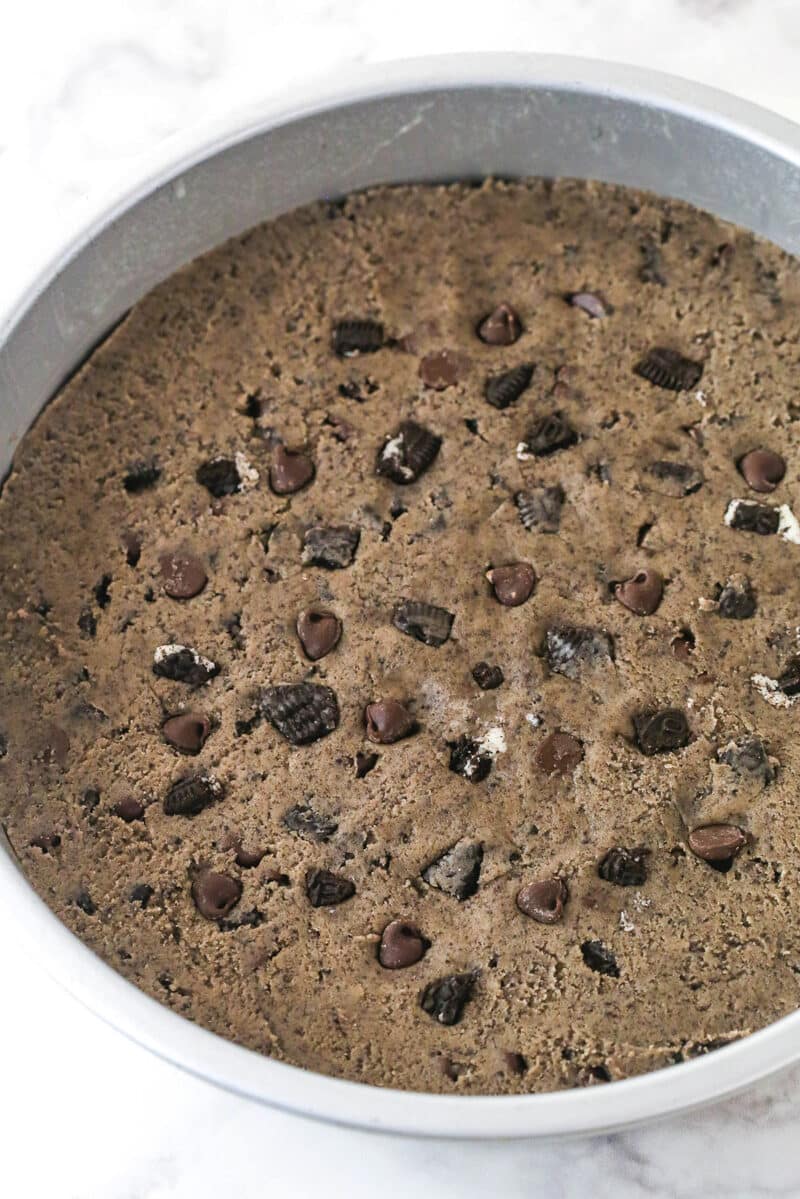 With an Oreo and chocolate chip cookie base and Oreo buttercream on top, this Oreo Cookie Cake is moist, chewy & irresistible. Oreo cookie dough in a cake pan