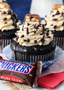 Snickers Cupcakes with Snickers bar