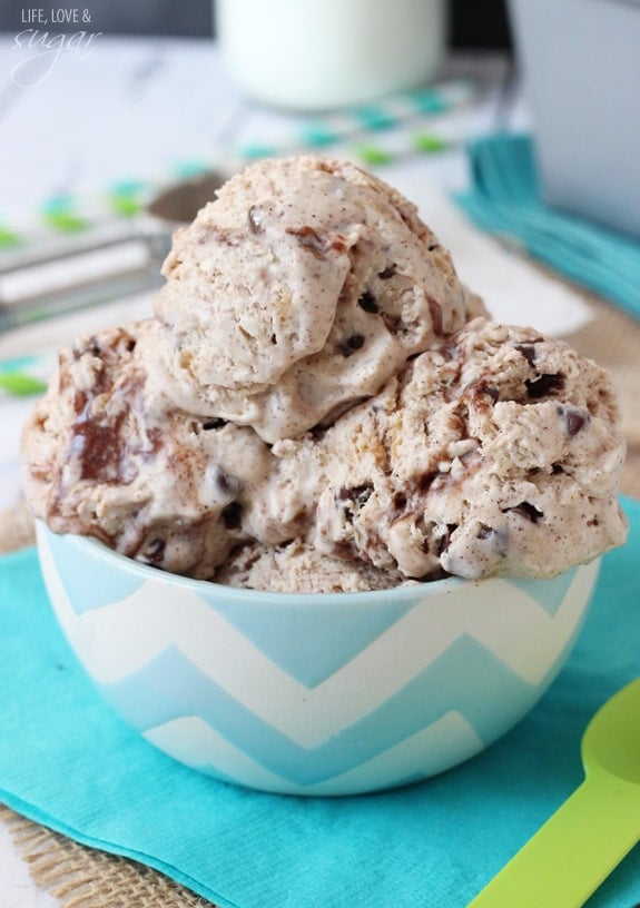 Oatmeal Chocolate Chip Cookie Ice Cream in a blue and white bowl