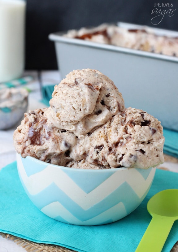 Oatmeal Chocolate Chip Cookie Ice Cream in a blue and white bowl