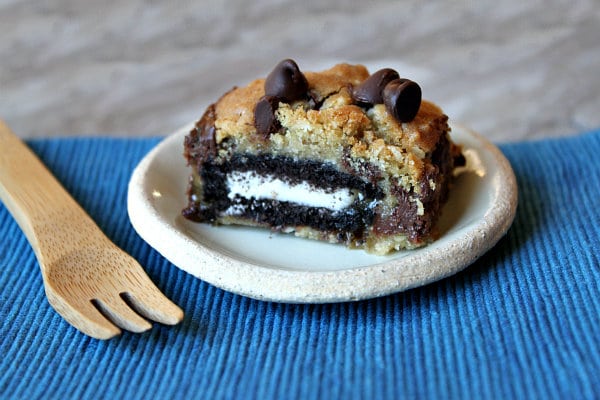 Oreo-and-Caramel-Stuffed-Chocolate-Chip-Cookie-Bars-1