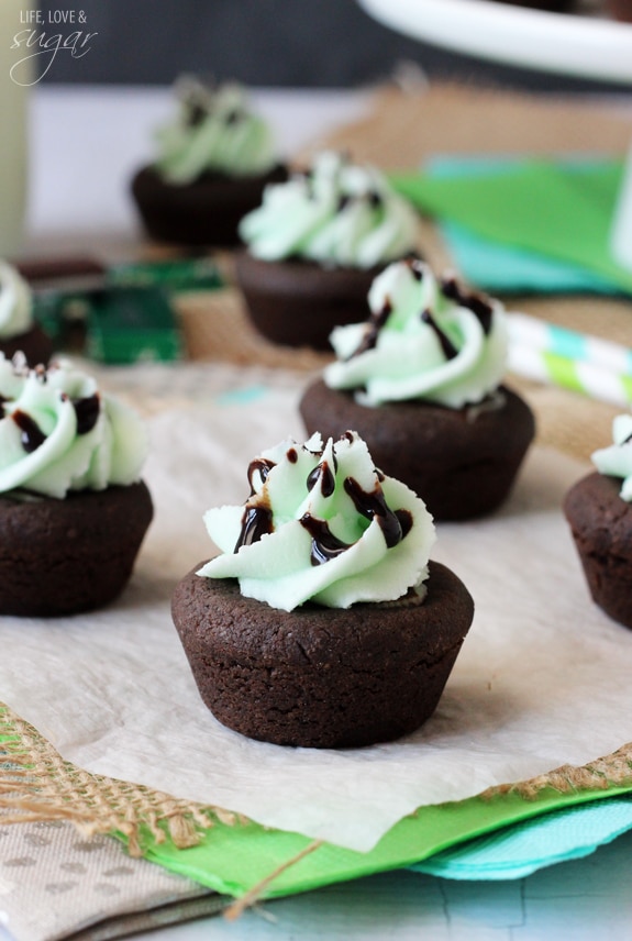 Mint Chocolate Cookie Cups
