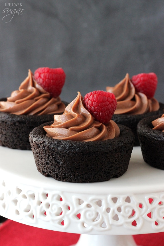 Nutella Cheesecake Chocolate Cookie Cups on a white cake stand