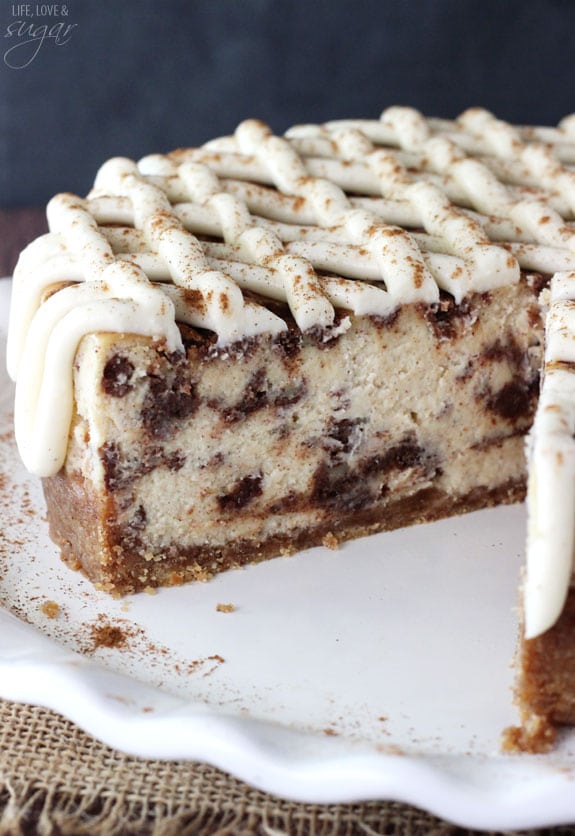 Cinnamon Roll Cheesecake - thick and creamy cheesecake with delicious cinnamon roll filling throughout! So good!