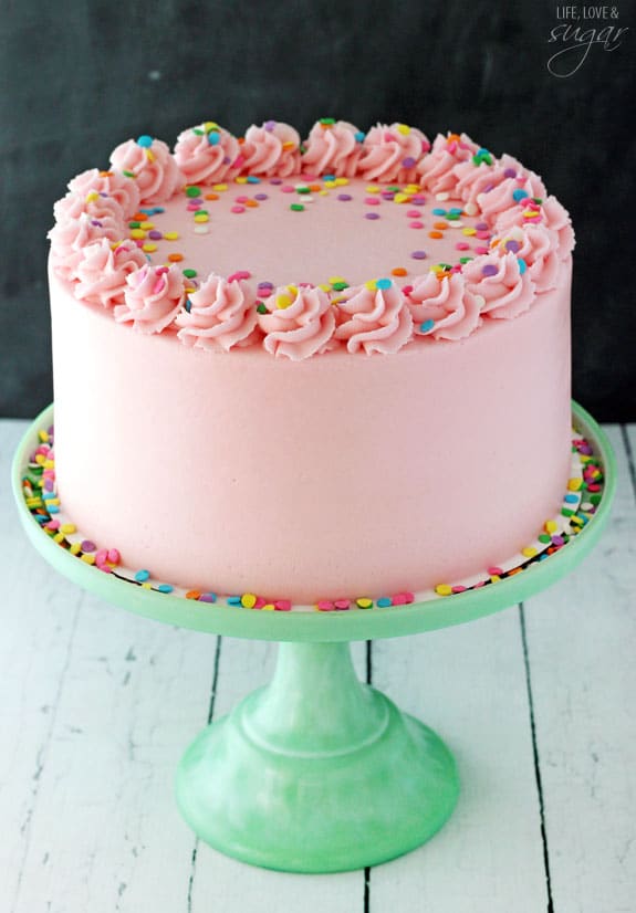 Tutorial - How to frost a perfectly smooth cake with buttercream icing! Images and animated gifs with detailed instructions!