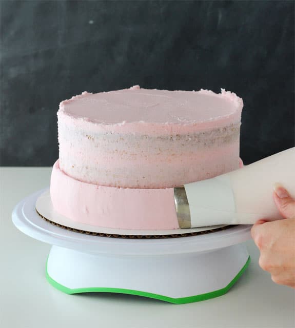 Tutorial - How to frost a perfectly smooth cake with buttercream icing! Images and animated gifs with detailed instructions!