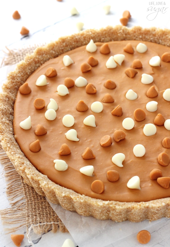 A perfect tart dessert with white chocolate and butterscotch chips on top