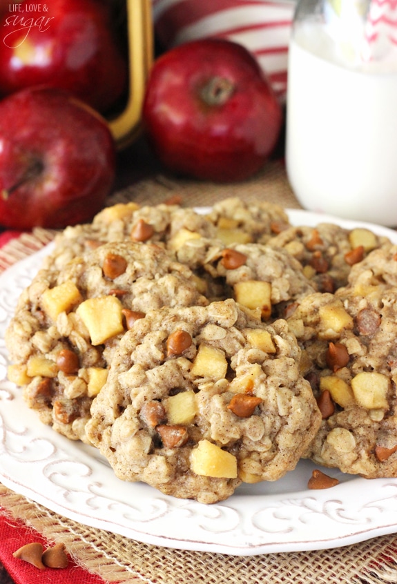 Apple Cinnamon Oatmeal Cookies - Oatmeal cookies full of apple and cinnamon chips! So moist, chew and the perfect fall cookie!