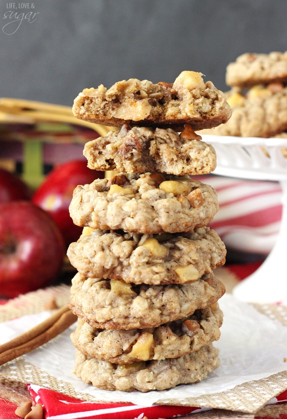 Apple Cinnamon Oatmeal Cookies - Oatmeal cookies full of apple and cinnamon chips! So moist, chew and the perfect fall cookie!