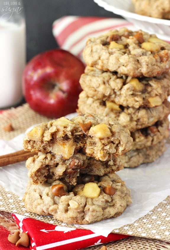 Apple Cinnamon Oatmeal Cookies | Easy