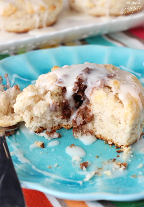 Copycat Bojangles Cinnamon Biscuits! Soft buttermilk biscuits with a cinnamon filling and vanilla glaze! Amazing!