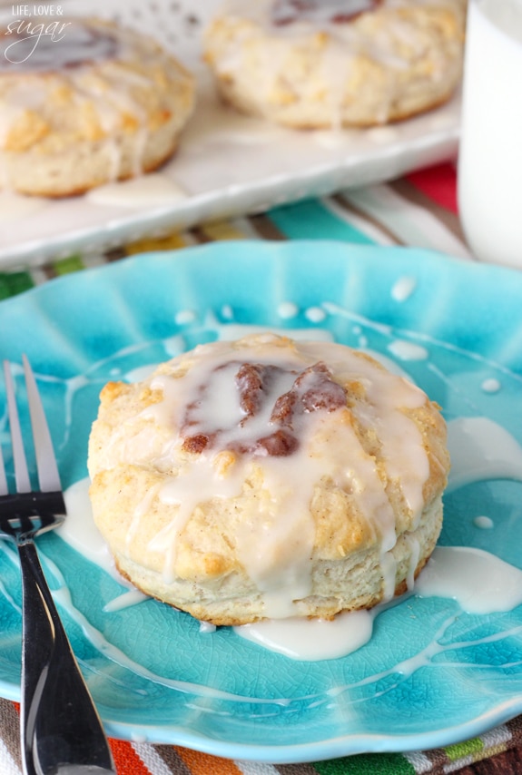 Copycat Bojangles Cinnamon Biscuits! Soft buttermilk biscuits with a cinnamon filling and vanilla glaze! Amazing!