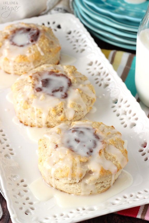 Copycat Bojangles Cinnamon Biscuits! Soft buttermilk biscuits with a cinnamon filling and vanilla glaze! Amazing!