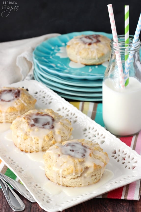 Copycat Bojangles Cinnamon Biscuits! Soft buttermilk biscuits with a cinnamon filling and vanilla glaze! Amazing!