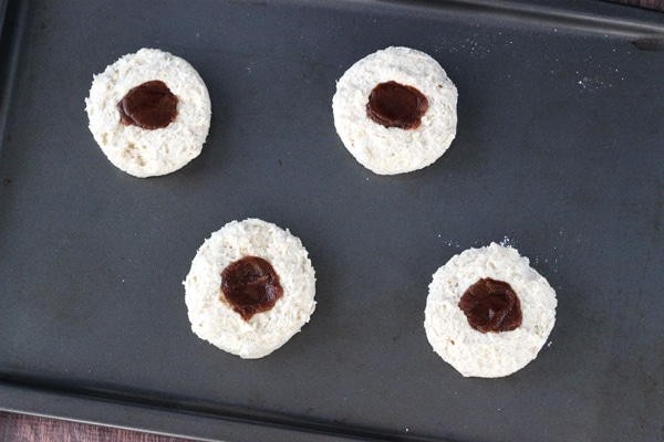 Copycat Bojangles Cinnamon Biscuits! Soft buttermilk biscuits with a cinnamon filling and vanilla glaze! Amazing!