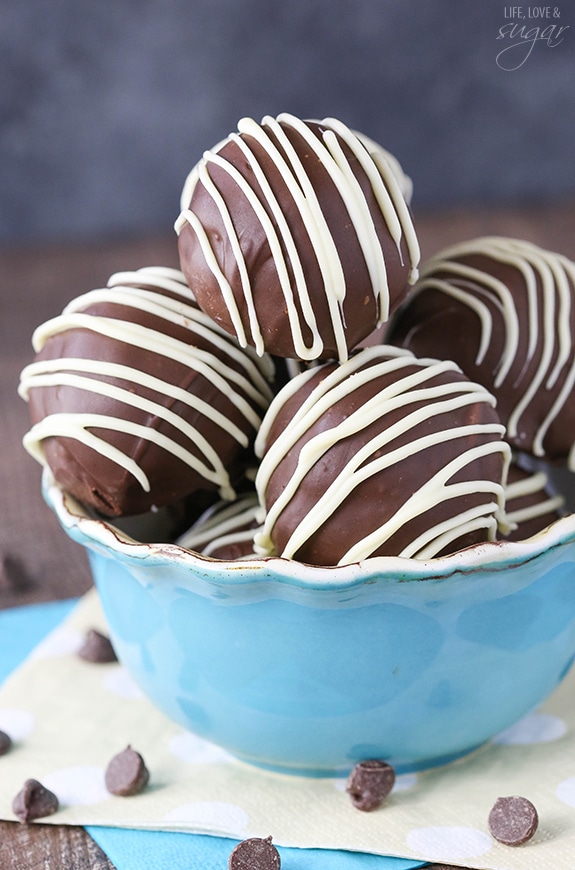 Chocolate Chip Cookie Dough Cheesecake Balls - eggless cookie dough surrounded by vanilla cheesecake! All dipped in chocolate! So good!