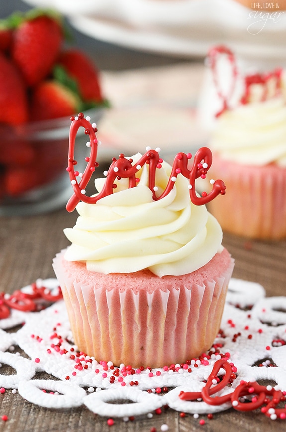 Strawberry Cupcakes with Cream Cheese: Tasty & Pretty Too!
