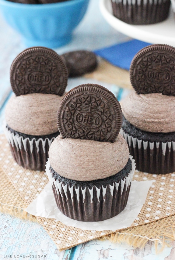 Oreo Chocolate Cupcakes - moist and fluffy chocolate cupcakes topped with Oreo frosting!