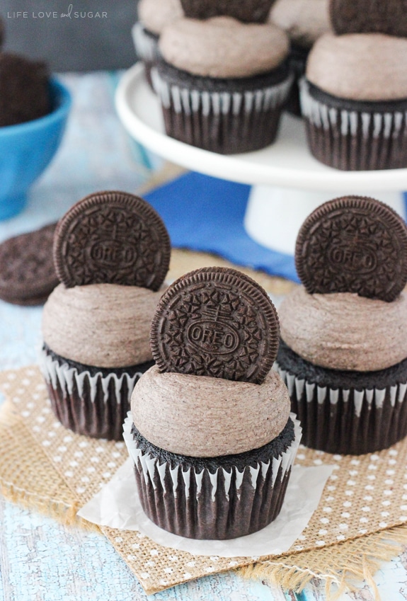 Oreo Chocolate Cupcakes - moist and fluffy chocolate cupcakes topped with Oreo frosting!