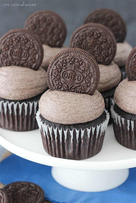 Oreo Chocolate Cupcakes - moist and fluffy chocolate cupcakes topped with Oreo frosting!