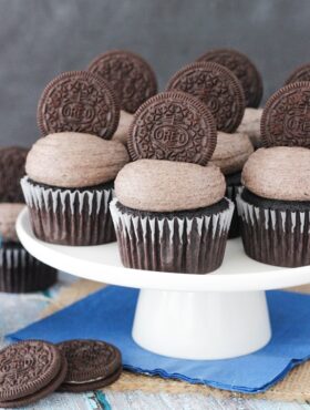 image of Oreo Chocolate Cupcakes on cake stand