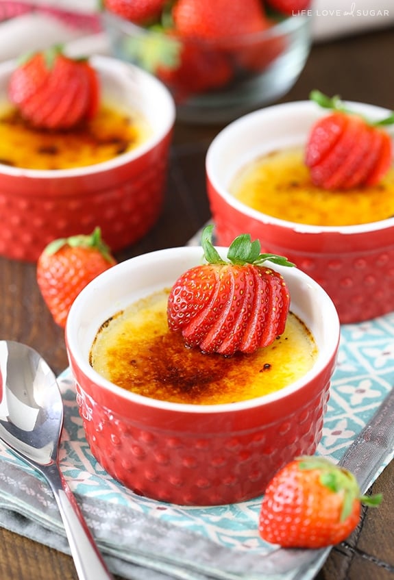 Red ramekins of Strawberries Brûlée