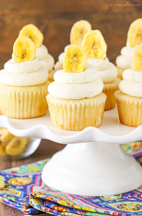 Banana Cream Pie Cupcakes on a white cake stand