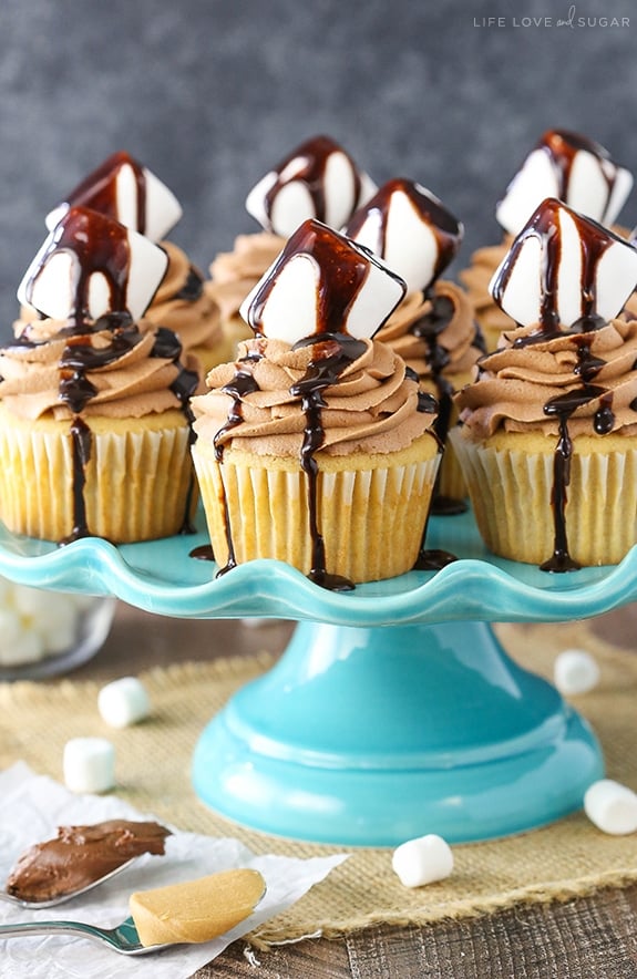 Nutella Fluffernutter Cupcakes on a blue cake stand