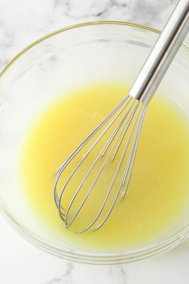 Whisking egg yolks with gelatin