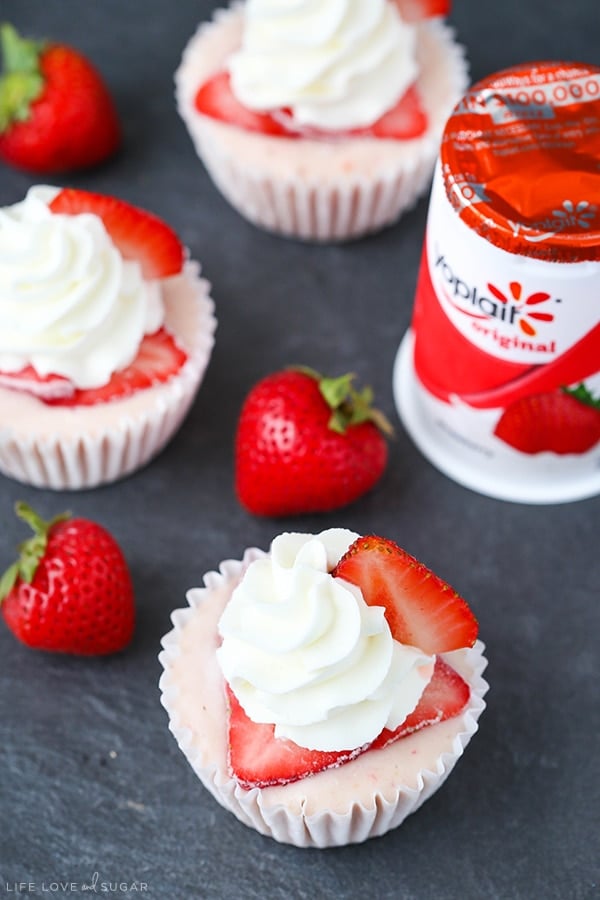 Strawberry Banana Frozen Yogurt Cupcakes