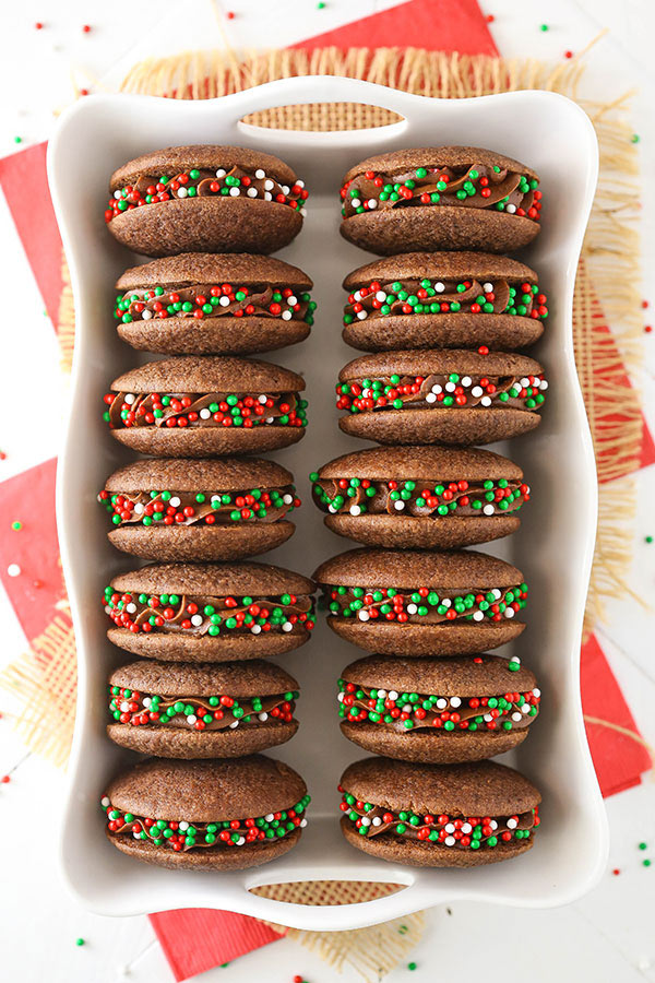 Two rows of chocolate sandwich cookies piles neatly in a white tray
