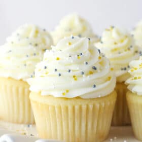 Moist vaniilla cupcakes topped with buttercream frosting