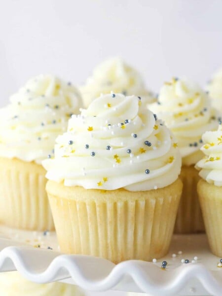 Moist vaniilla cupcakes topped with buttercream frosting