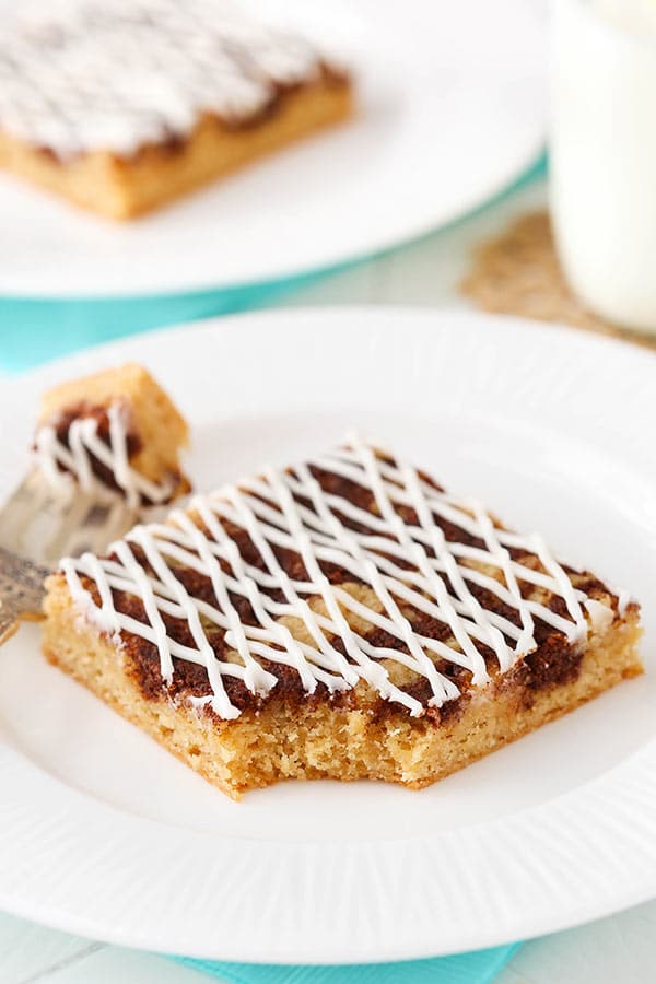 Homemade Cinnamon Roll Blondies