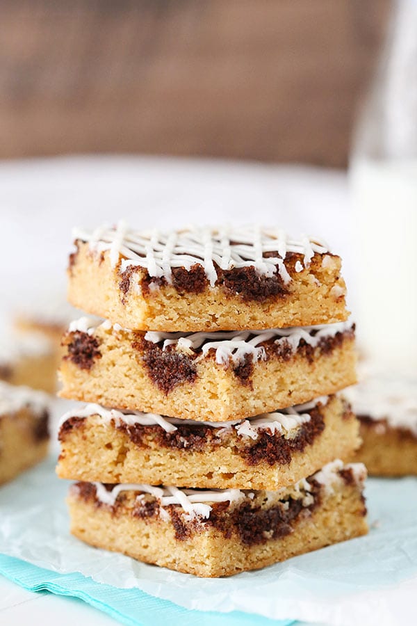 Cinnamon Roll Blondies! So easy and delicious!