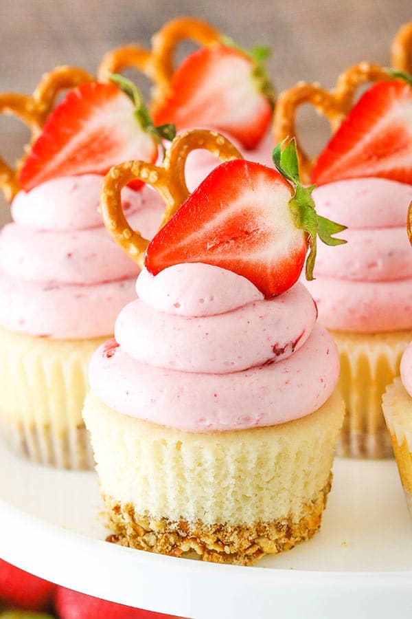 Favorite Strawberry Pretzel Salad Cupcakes 