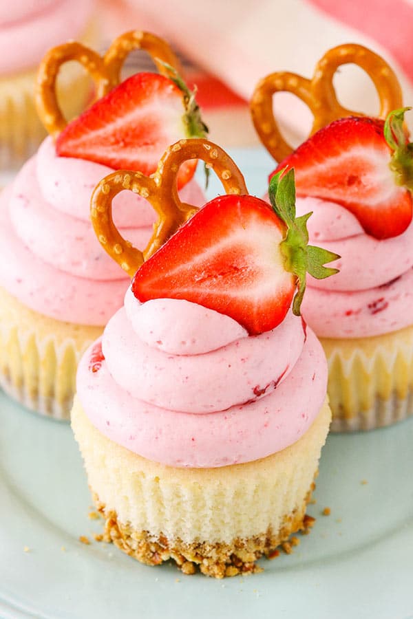 Homemade Strawberry Pretzel Salad Cupcakes