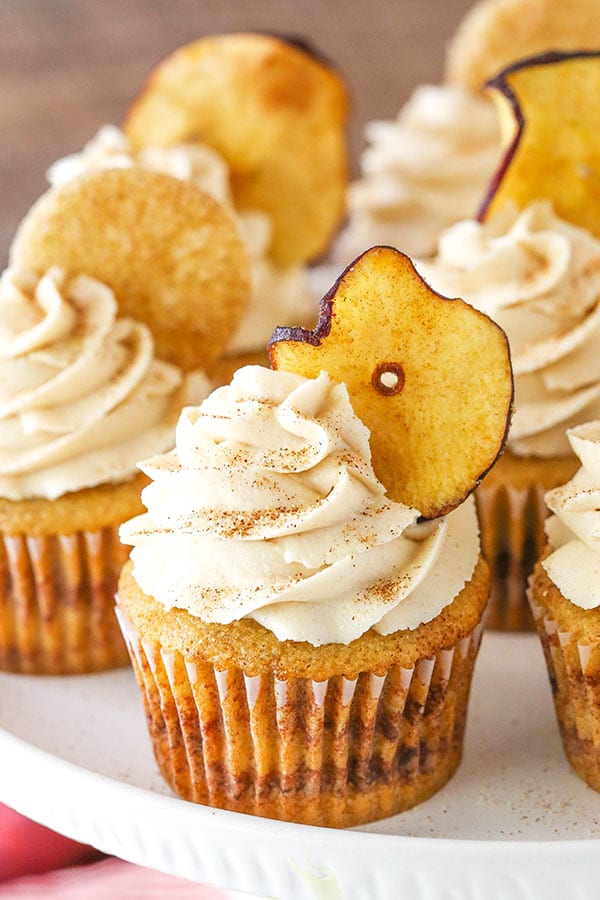 Apple Snickerdoodle Cupcakes - apple cupcakes layered with cinnamon sugar! Great for fall and Thanksgiving!