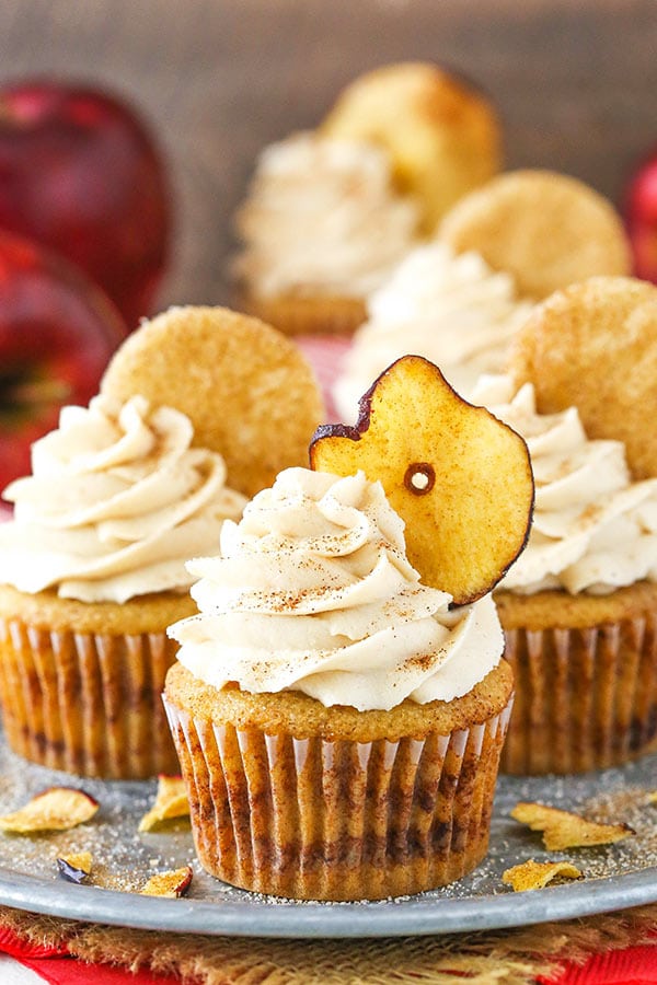 Apple Snickerdoodle Cupcakes - apple cupcakes layered with cinnamon sugar! Great for fall and Thanksgiving!