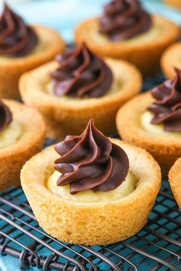 Boston Cream Pie Cookie Cups - chewy vanilla cookie filled with vanilla pastry cream and topped with chocolate ganache!