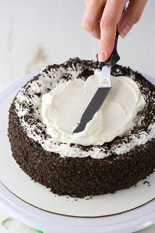 Tutorial: A beautiful OREO ice cream cake decorated for Mothers Day!