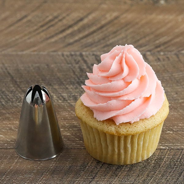 Ateco 840 tip with decorated cupcake
